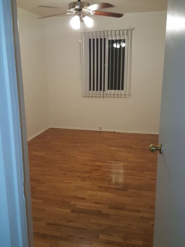 Building Photo - Charming duplex with garage in La Mesa!