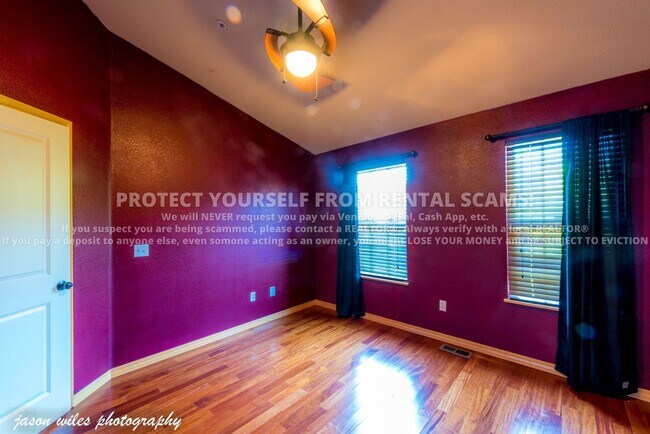 Building Photo - 2828 W Hillshire Dr