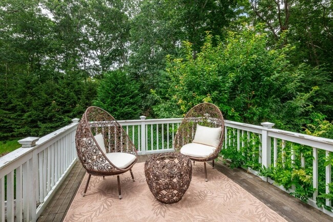 Building Photo - 6 Old School House Ln