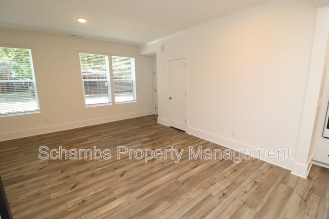 Building Photo - 110 Byrum St