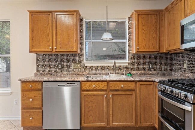 Building Photo - 3945 Eagles Nest St