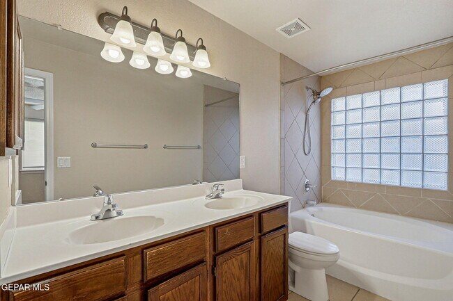 Building Photo - 732 Desert Sage Dr