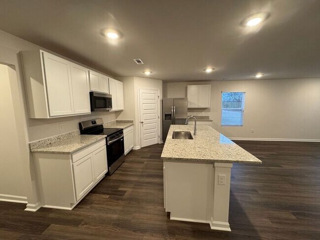 Building Photo - MOVE IN SPECIAL-Beautiful home available for rent