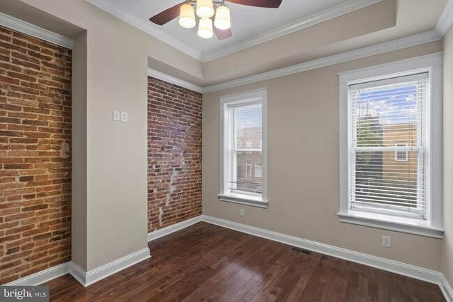 Building Photo - 832 S Milton Ave