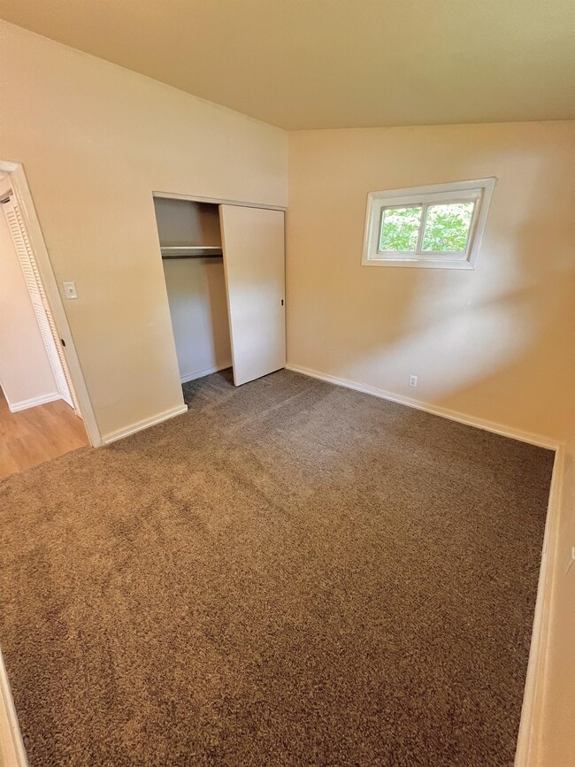 Building Photo - 214 W Worley St