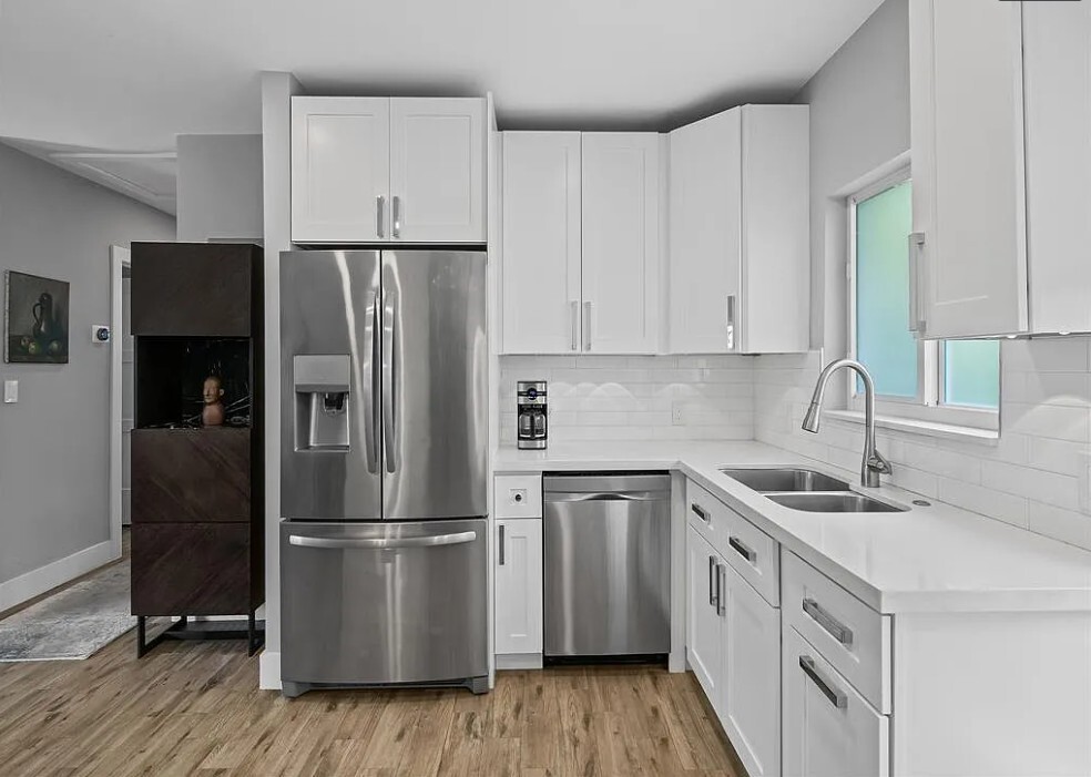 Building Photo - 808 NE 17th Way