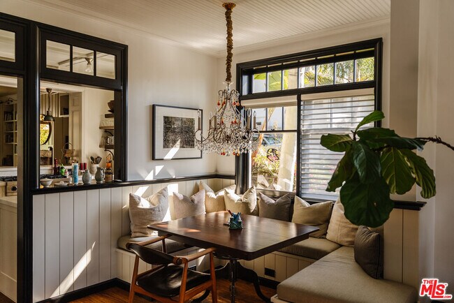 Building Photo - 430 Mesa Rd