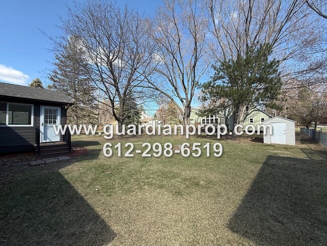 Building Photo - Roseville House in Secluded Midland Hills Available September 1, Updated Kitchen, Large Primary S...