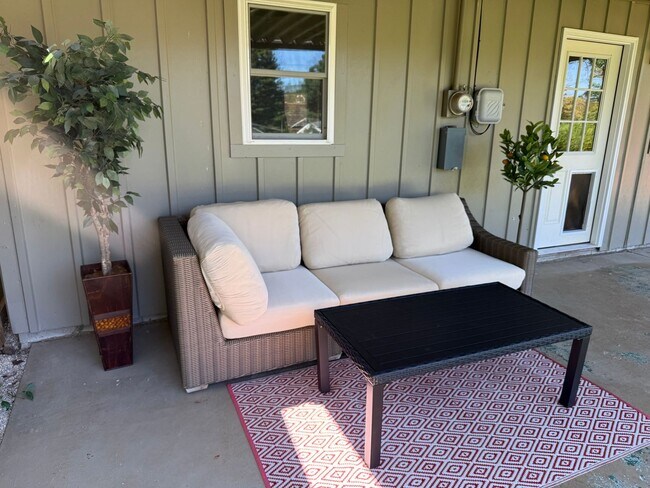 Building Photo - 3-bedroom, 2.5-bathroom HOME FOR RENT!