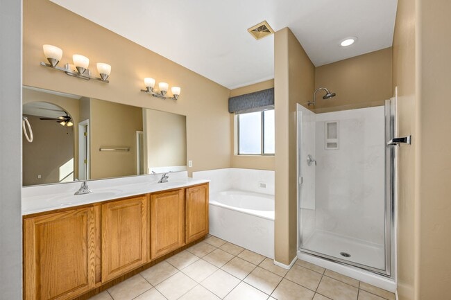 Building Photo - Paseo Estrella Gem at the base of Tucson icon A mountain! Minutes away from DownTown Tucson!