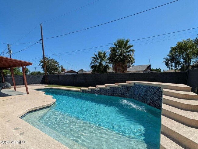 Building Photo - 1711 S Hardy Dr