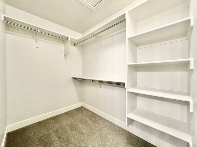 Building Photo - Beautiful Poolside Townhome at Mountain Ri...
