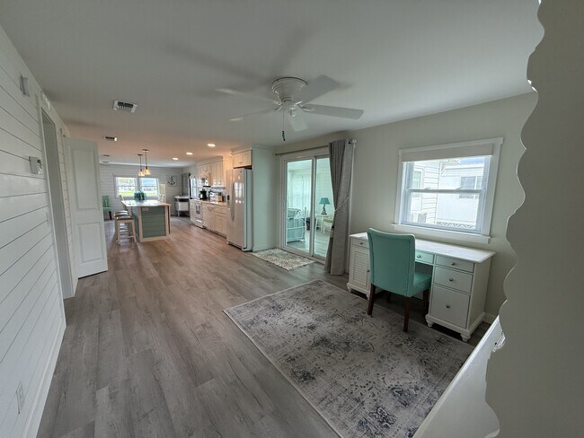 Building Photo - 637 Los Altos
