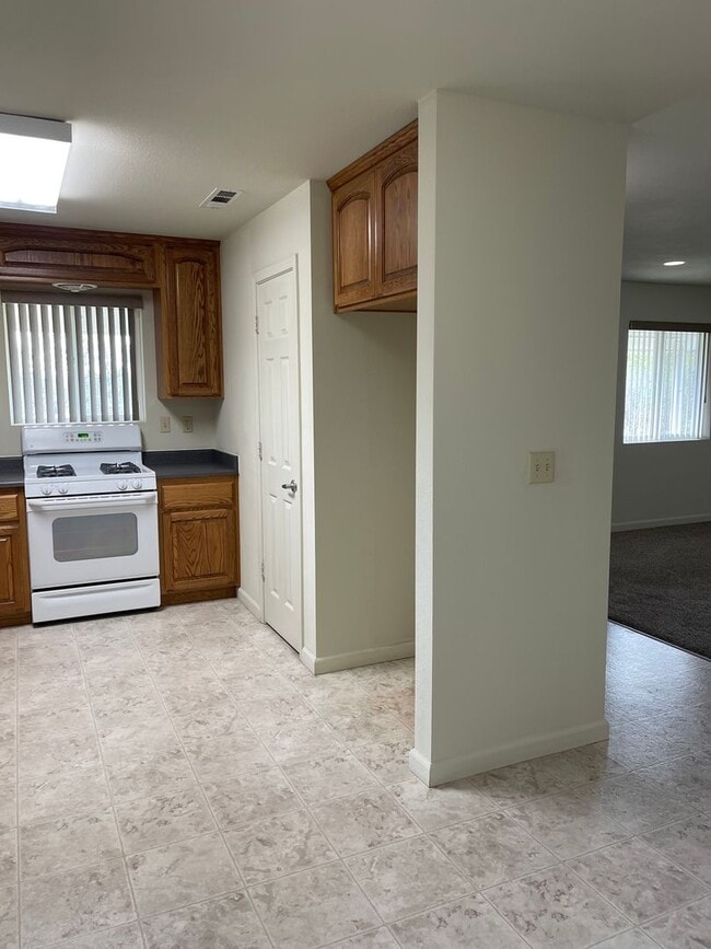 Building Photo - 3 BED 2 BATH W/ATTACHED MOTHER-IN-LAW SUITE *SOLAR PANELS ON ROOF = LOW ELECTRIC BILL*