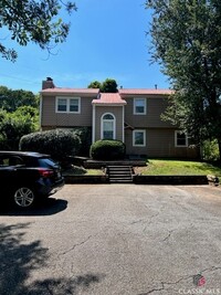 Building Photo - 122 Welch Pl