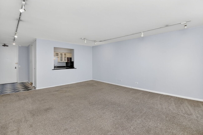 Building Photo - 2500 N Lakeview Ave