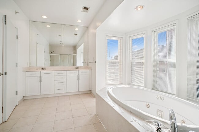 Building Photo - 1662 N Quinn St