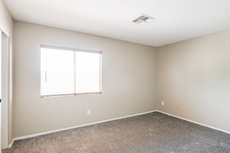 Building Photo - 12649 W Shaw Butte Dr