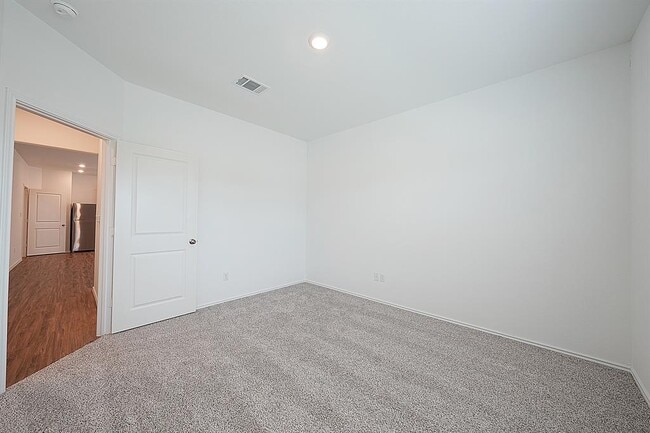 Building Photo - 932 Mallow Rd