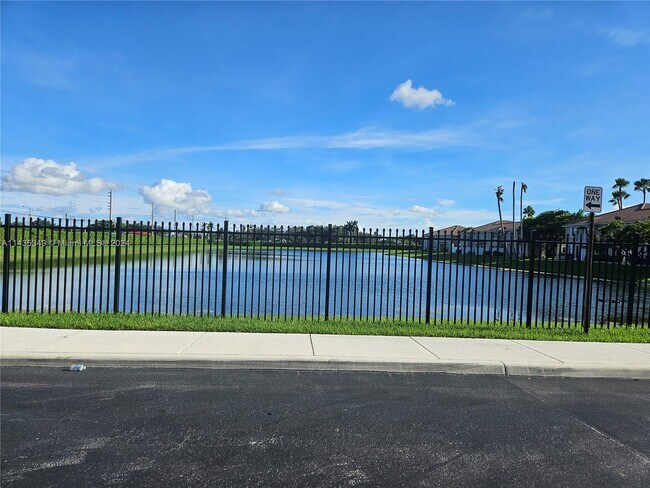 Building Photo - 12611 SW 54th Ct