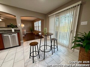 Building Photo - 10123 Divine Breeze