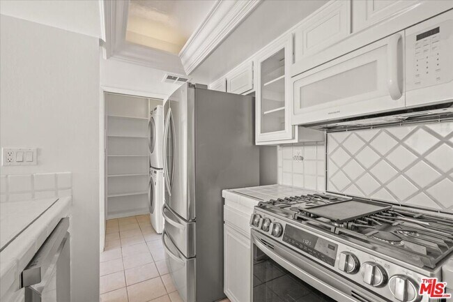 Building Photo - 15480 Antioch St