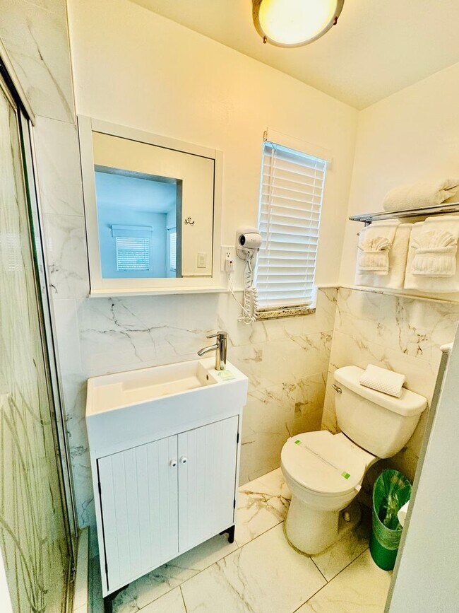 Building Photo - 6801 Sunset Way