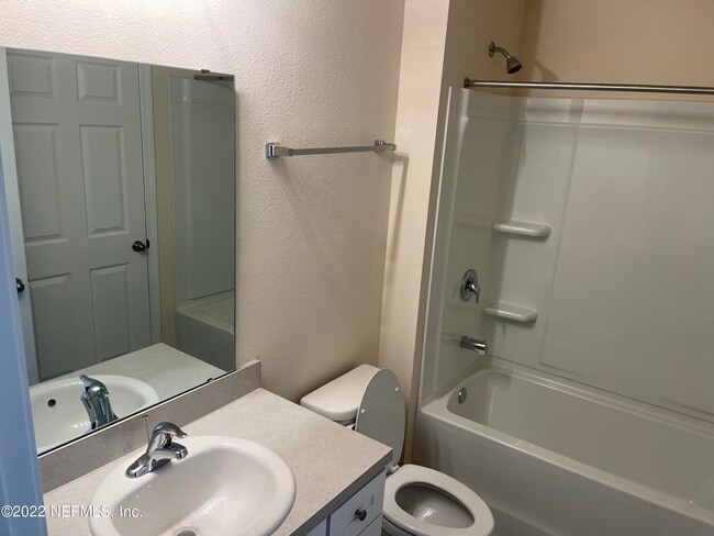 Building Photo - 20 Red House Cir