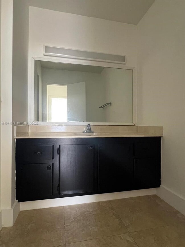 Building Photo - 2000 NE 135th St