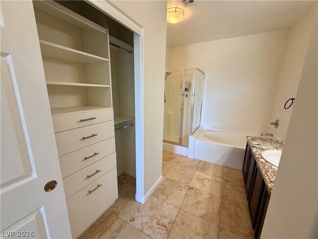 Building Photo - 704 Peachy Canyon Cir