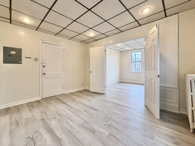 Building Photo - 617 Grand Ave