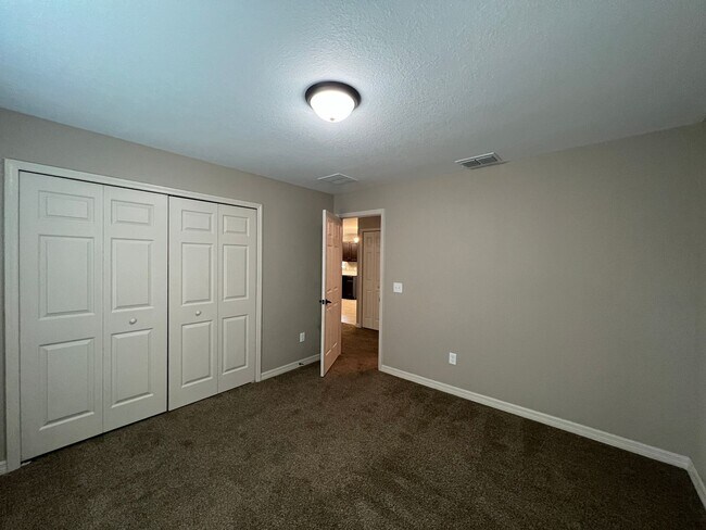 Building Photo - Charming 3 Bedroom 2 Bathroom Home in Ocala!!