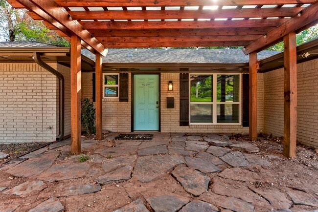 Building Photo - 903 S Berry Rd