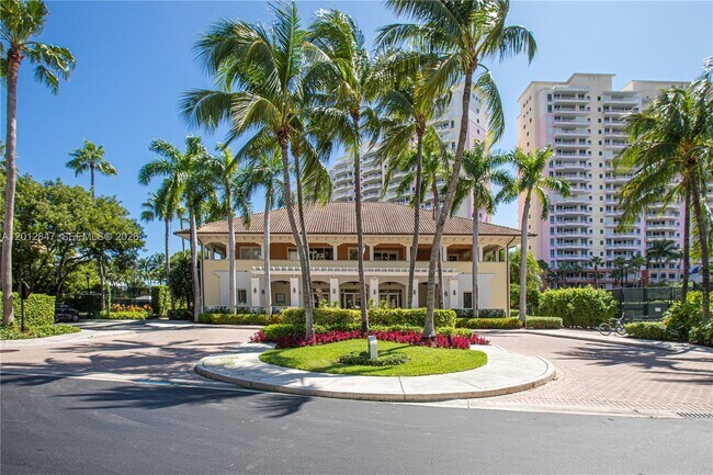 Building Photo - 731 Crandon Blvd