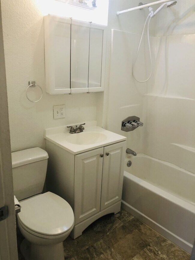 Building Photo - *683-685 High St