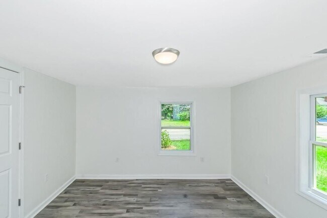 Building Photo - 204 Mill St