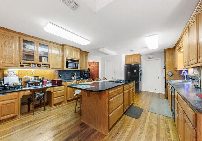 Building Photo - 4269 Wilcox Ln
