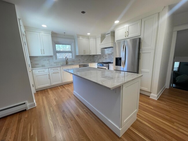 Building Photo - 310 N Clermont Ave