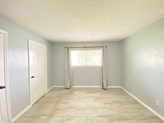 Building Photo - Move in Ready! 3/2 Condo in Altamonte Spri...