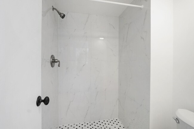 Building Photo - Rehabbed Newport Beach Townhome