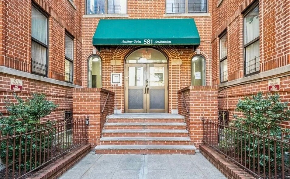 Building Photo - 581 Academy St