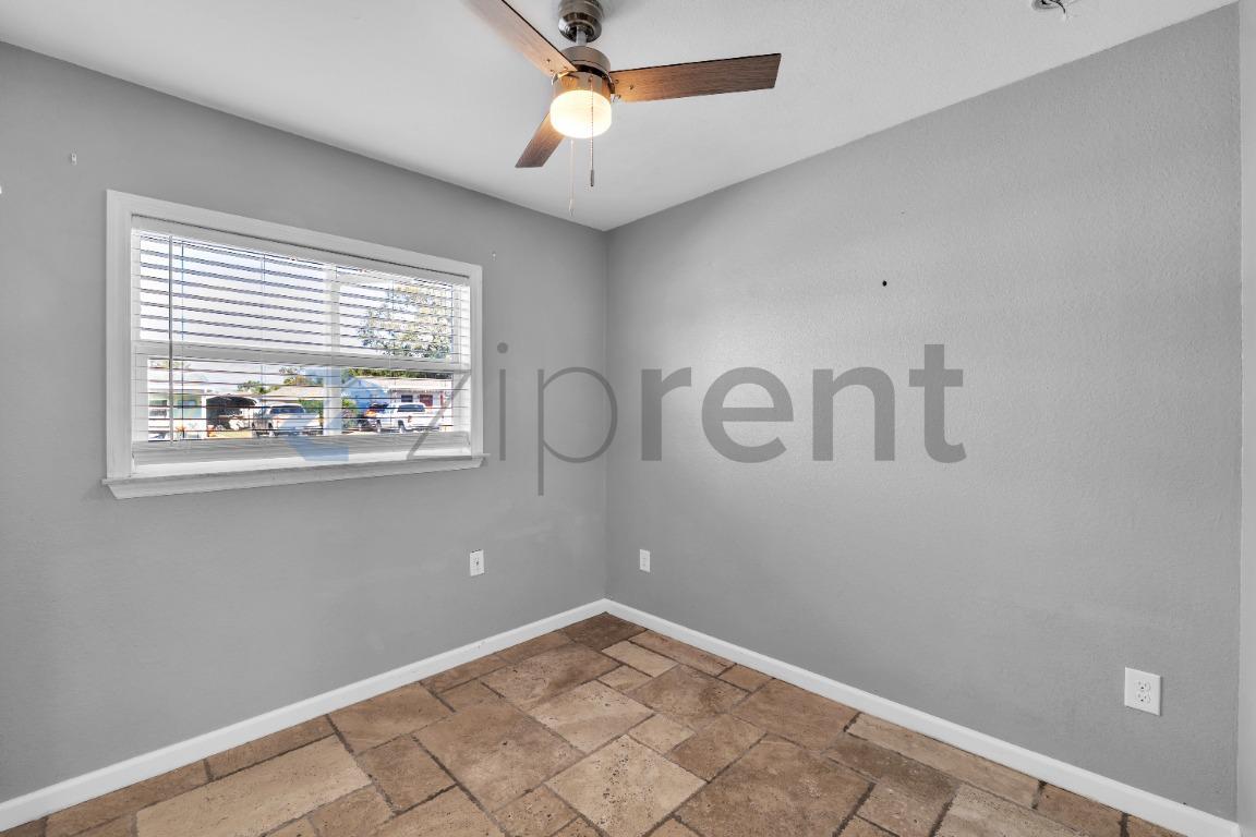 Building Photo - 508 Garden Dr N