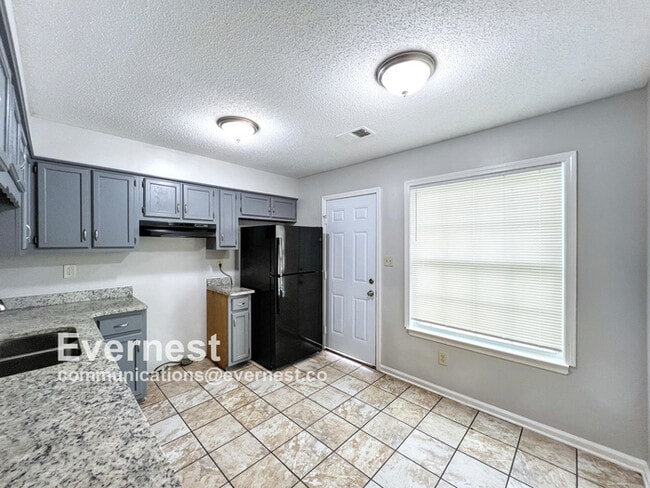 Building Photo - 7091 Foxhall Dr