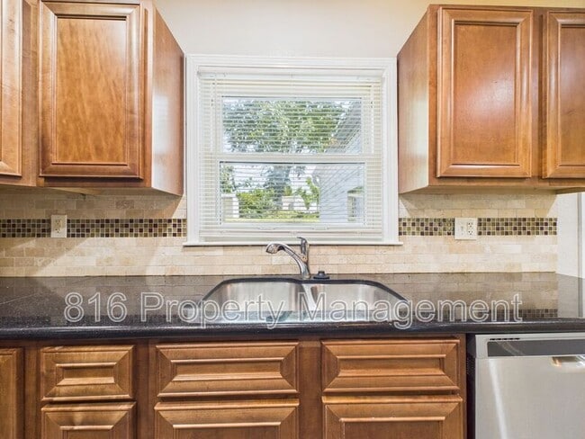 Building Photo - 4321 N Lister Ave