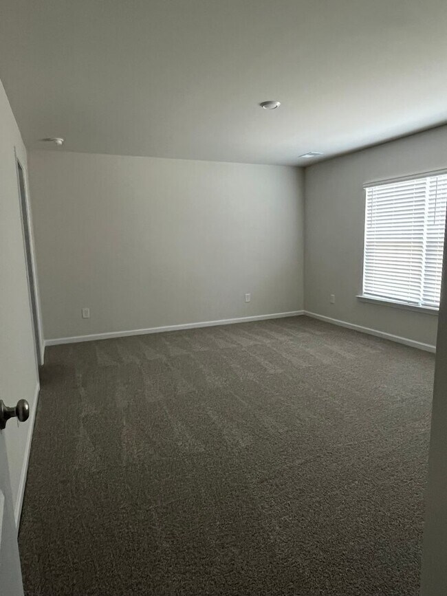Building Photo - 315 S Lake Dr