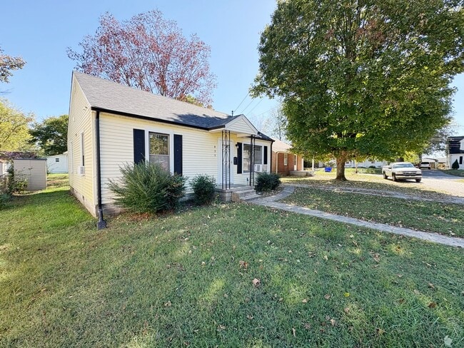 Building Photo - 2 Bedroom and 1 Bath Home
