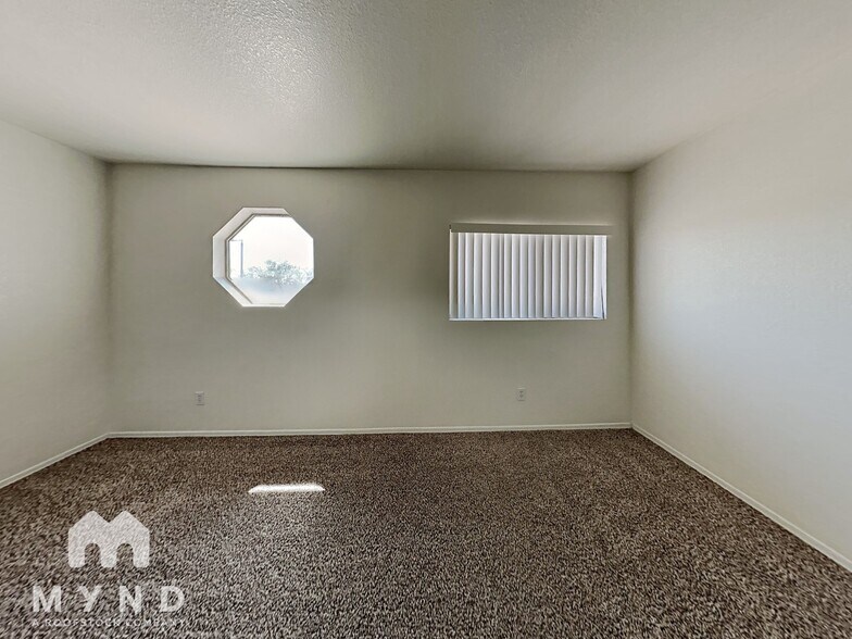 Building Photo - 1565 S Halsted Dr