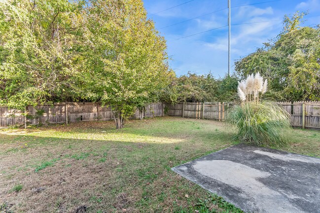 Building Photo - 712 Spruce St