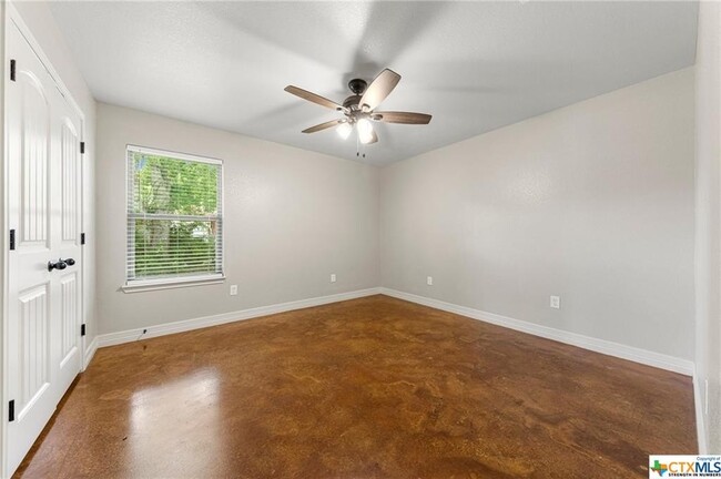 Building Photo - 2807 Terrace Dr