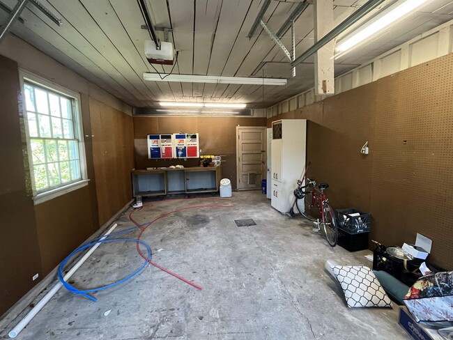 Building Photo - 226 Orchard Ln